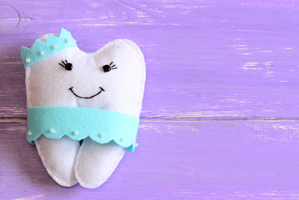 A fun idea for the tooth fairy: a felt pillow in the shape of a tooth